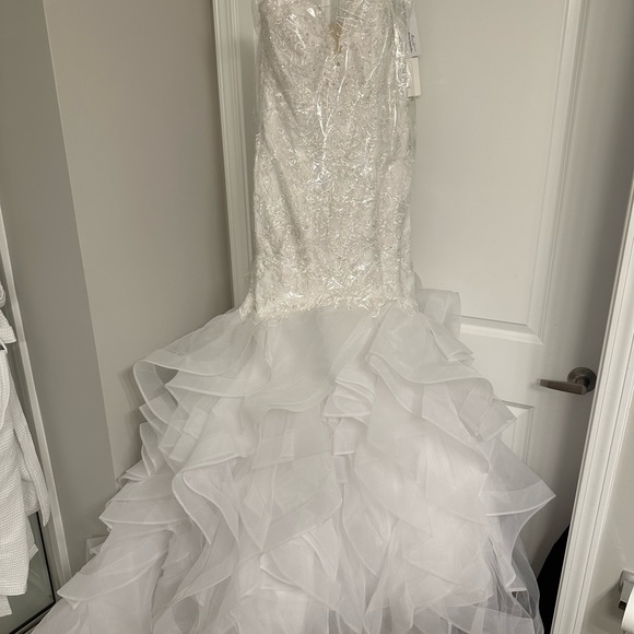 Never worn Marilee Madeline Garner Wedding Dress - Picture 7 of 7